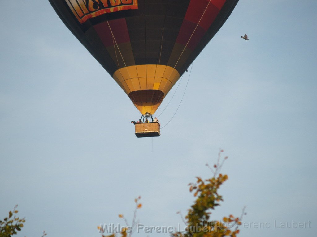 Heissluftballon im vorbei fahren  P18.JPG